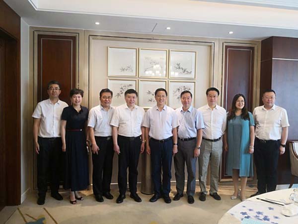 永盈会集团董事长郭宏新一行赴山东潍坊考察交流