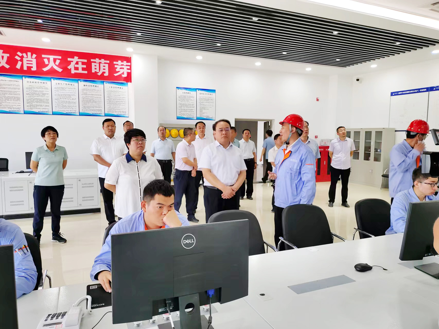 新绛县县委书记侯文亮、县长张琼 一行莅临新绛永盈会调研指导