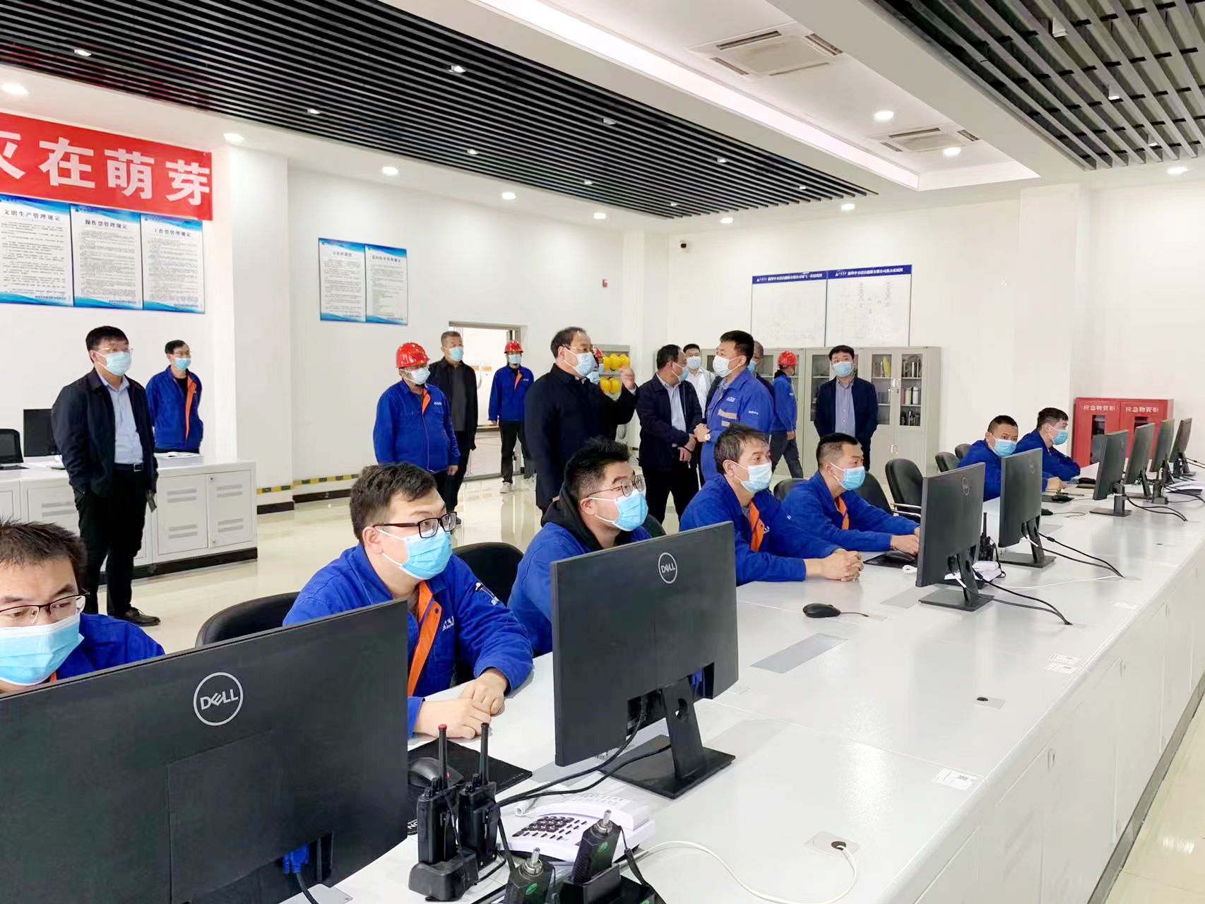 新绛县县委书记侯文亮带队莅临新绛永盈会举行调研